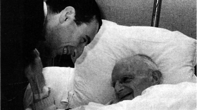 Mgr Guérard à l'hôpital avec l'abbé Murro